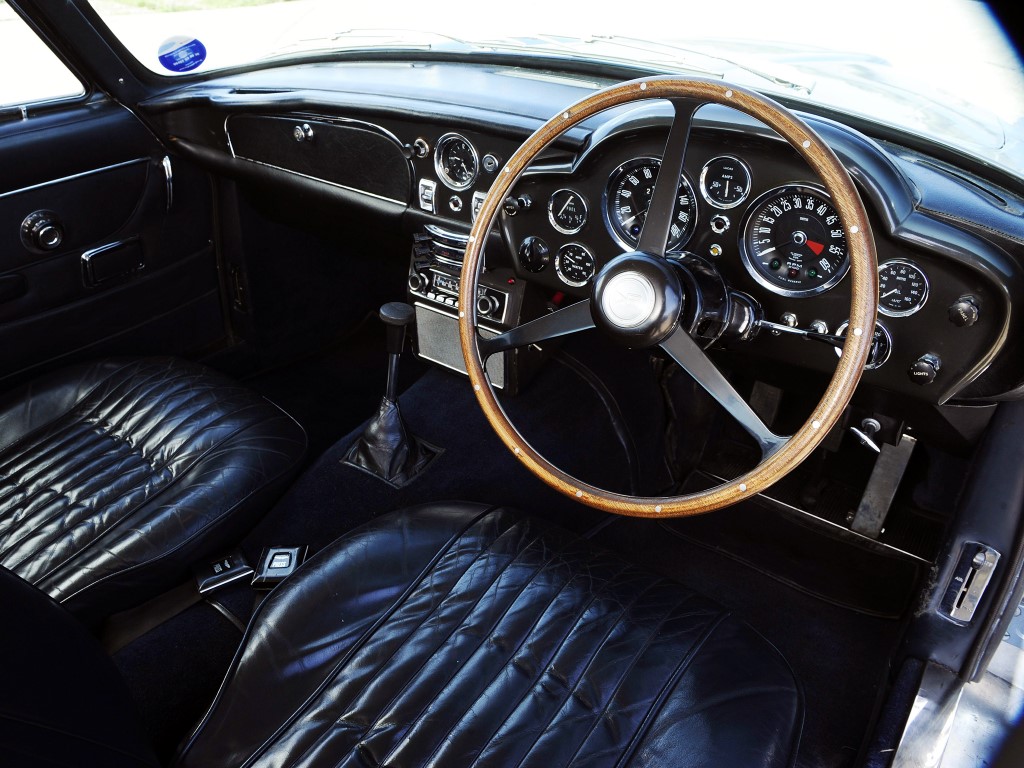 Aston Martin DB6 (Automático)